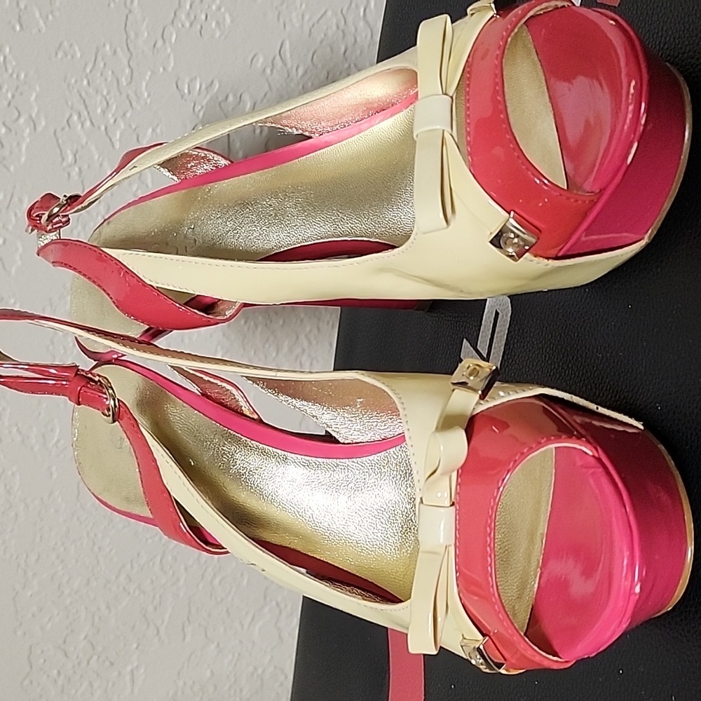 Guess ankle strap heel 6.5